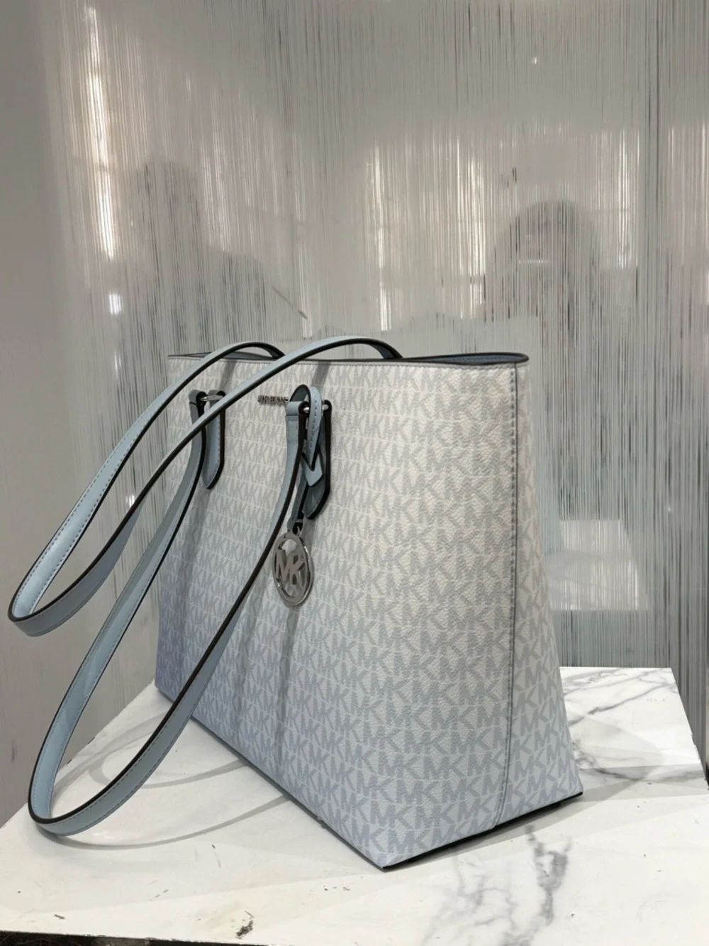 MICHAEL KORS Sheila Large Ombré Signature Logo Tote Bag - Picture 2 of 8